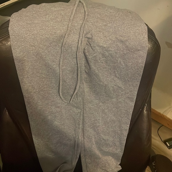 ABS2B  On the Go Slounge Joggers Heather Gray with Subtle Scrunch - Picture 1 of 4